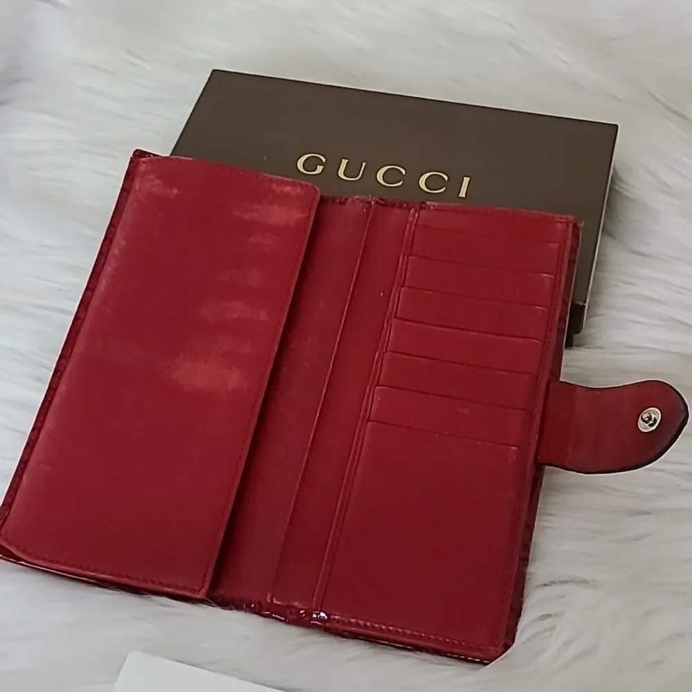 💯 Authentic Gucci Long Bifold Wallet 🍀